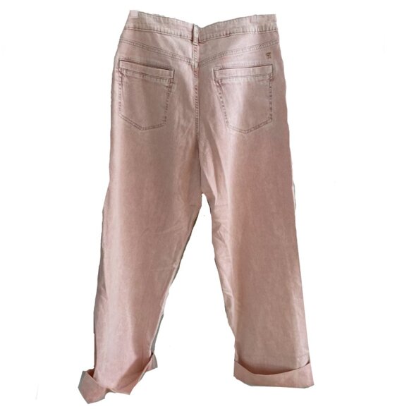 HOST PICK: Brand New Pilcro Cuffed Oversized High-Rise Wide-Leg Jeans - Picture 9 of 16